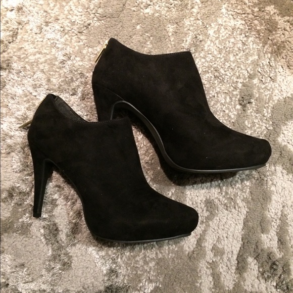 Mari A. Shoes - HOST PICK!!! NEW Black Platform Booties